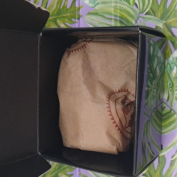 Tito’s Vodka 25th Anniversary Collector’s Bottle Topper & Gift Box. - Picture 4 of 4